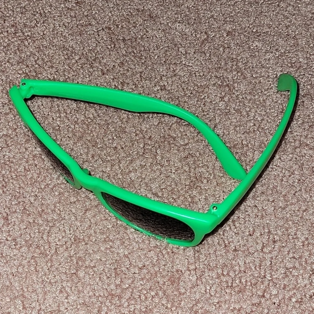 🔥10/$15 Green Sunglasses